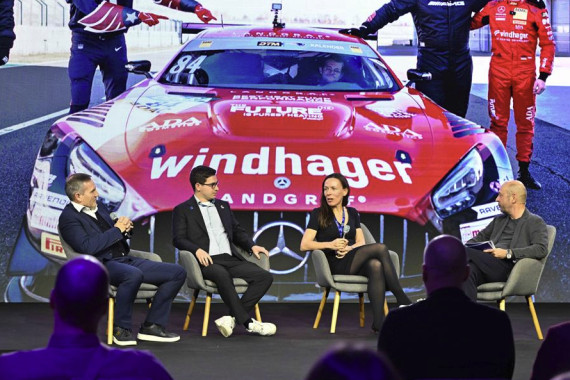 v.l. - Thomas Voss, Motorsportchef, ADAC, Chris Knower, Operations Manager DACH, New England Patriots, Elisabeth Jesse, Business Development Manager, kolibri360 / Zeitfracht Medien, Florian Kurz, Verwaltungsrat, ESB Marketing Netzwerk