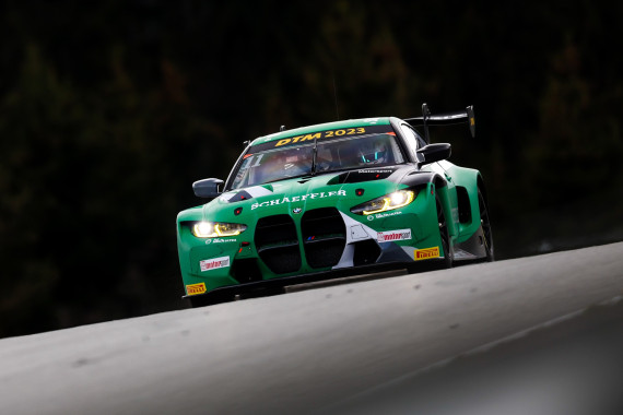 Marco Wittmann fährt den BMW M4 GT3 von Project 1 im grünen Farbdesign von Schaeffler.