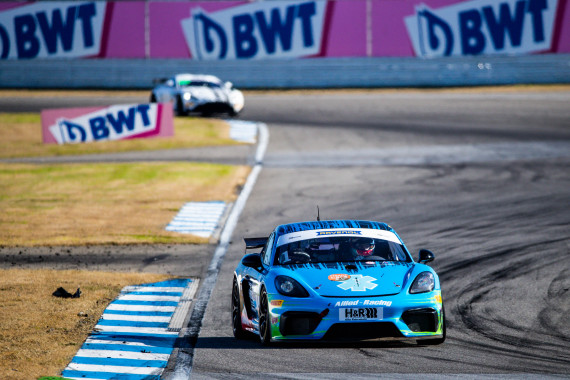 Siegerauto- Der Porsche 718 Cayman GT4 von Joel Sturm und Paul-Aurel König