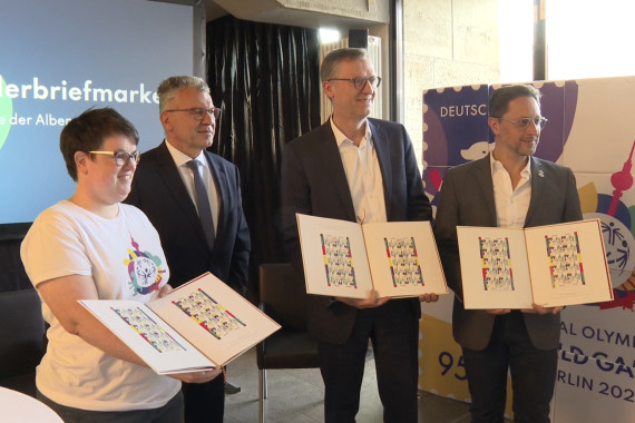 Newsbeitrag: Special Olympics präsentiert Sonderbriefmarke