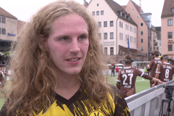 Im Interview spricht Jonas Fuhrmann, Spieler von Borussia Dortmund, über den Gewinn der Meisterschaft und die Bedeutung der Inklusionstage für Spielerinnen und Spieler.