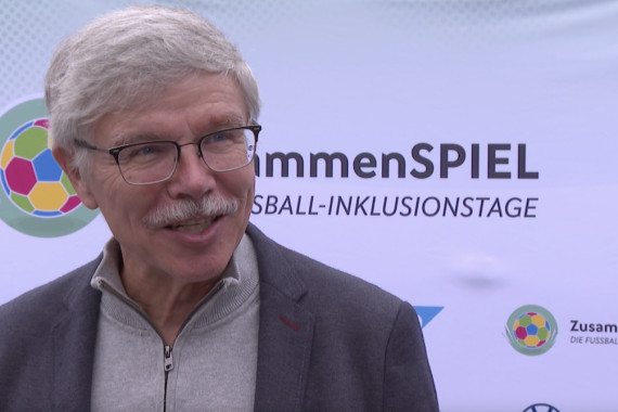 Im Interview spricht DFB-Vizepräsident und Vorstandsvorsitzender der DFB-Stiftungen Ralph-Uwe Schaffert u.a. über den erstmaligen Gewinn der Meisterschaft für Borussia Dortmund und die Funktion der Inklusionstage im Fußballkalender.