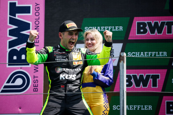 Porsche-Pilot Ayhancan Güven jubelte über seinen zweiten DTM-Sieg