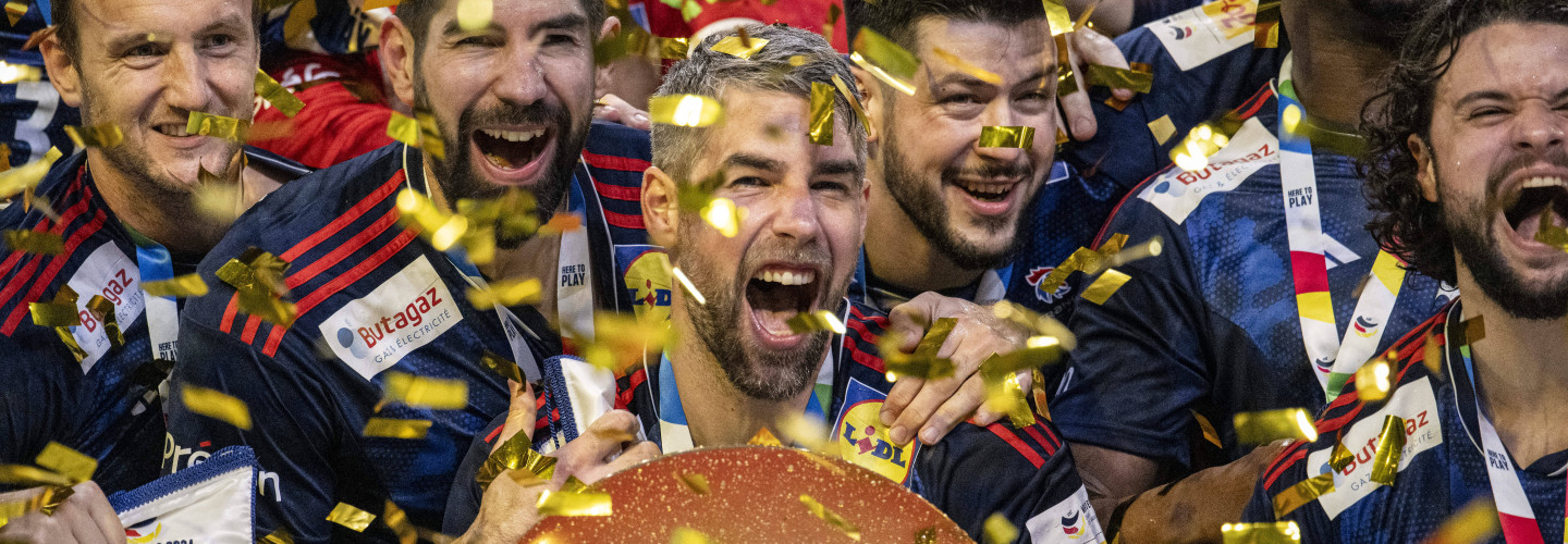 Französische Handballer feiern ihren EM-Triumph bei der EHF EURO 2024, Lanxess Arena, Köln, 28. Januar 2024.