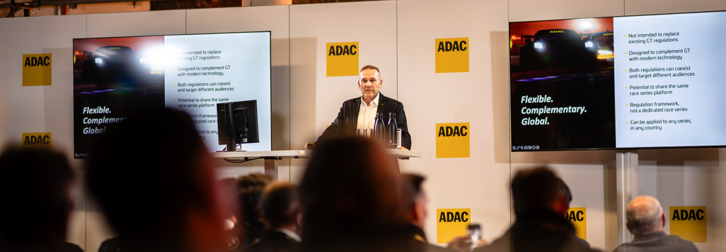 ADAC Motorsportchef Thomas Voss präsentiert das Konzept in Hockenheim
