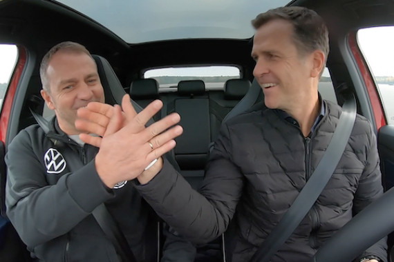 Der Tag nach dem ungefährdeten 9:0 gegen Liechtenstein stand für die DFB-Elf im Zeichen des Teambuildings: Auf Einladung von Mobilitätspartner Volkswagen absolvierte die Nationalmannschaft ein elektrisches Fahrsicherheitstraining auf dem Volkswagen Prüfgelände in Ehra-Lessien und bekam einen Eindruck vermittelt, wie viel Spaß Elektromobilität machen kann.