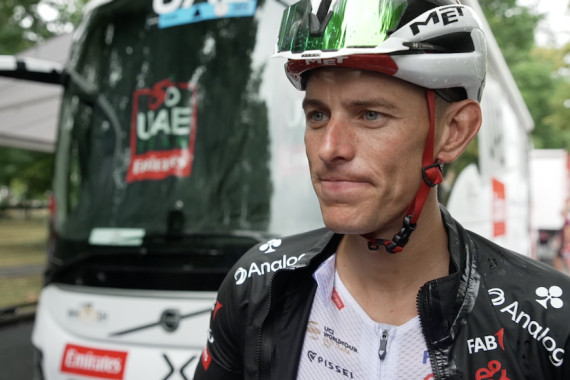 Im Interview spricht UAE-Fahrer Nils Politt u.a. über seine Erwartungen an die Deutschland Tour sowie die Entwicklung des Radsports in Deutschland. Außerdem äußert er sich zu einer möglichen Vertragsverlängerung seines Teamkollegen Tadej Pogacar.