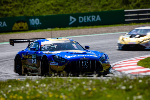 Maro Engel machte das Samstagspodium in Oschersleben komplett