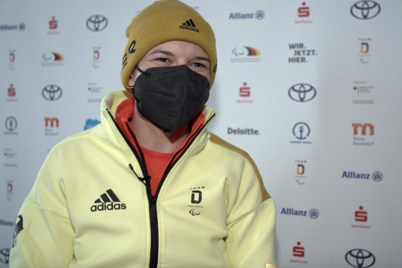 Interview mit Anna-Lena Forster nach ihrer Silbermedaille in der Abfahrt