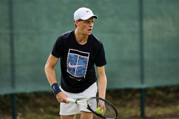 ATP-Spitzenmann Jannik Sinner trifft am Dienstag in seiner Eröffnungspartie auf den Niederländer Tallon Griekspoor