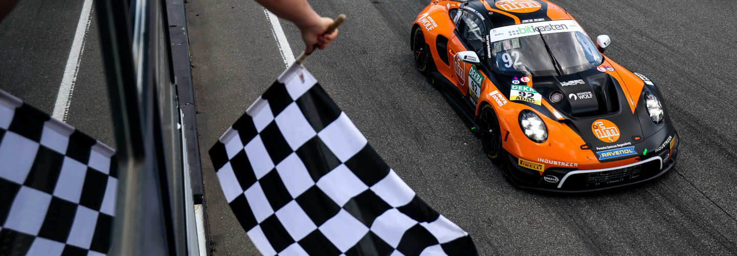 Der Neuseeländer Jaxon Evans überquerte mit seinem Porsche 911 GT3 R als Erster die Ziellinie