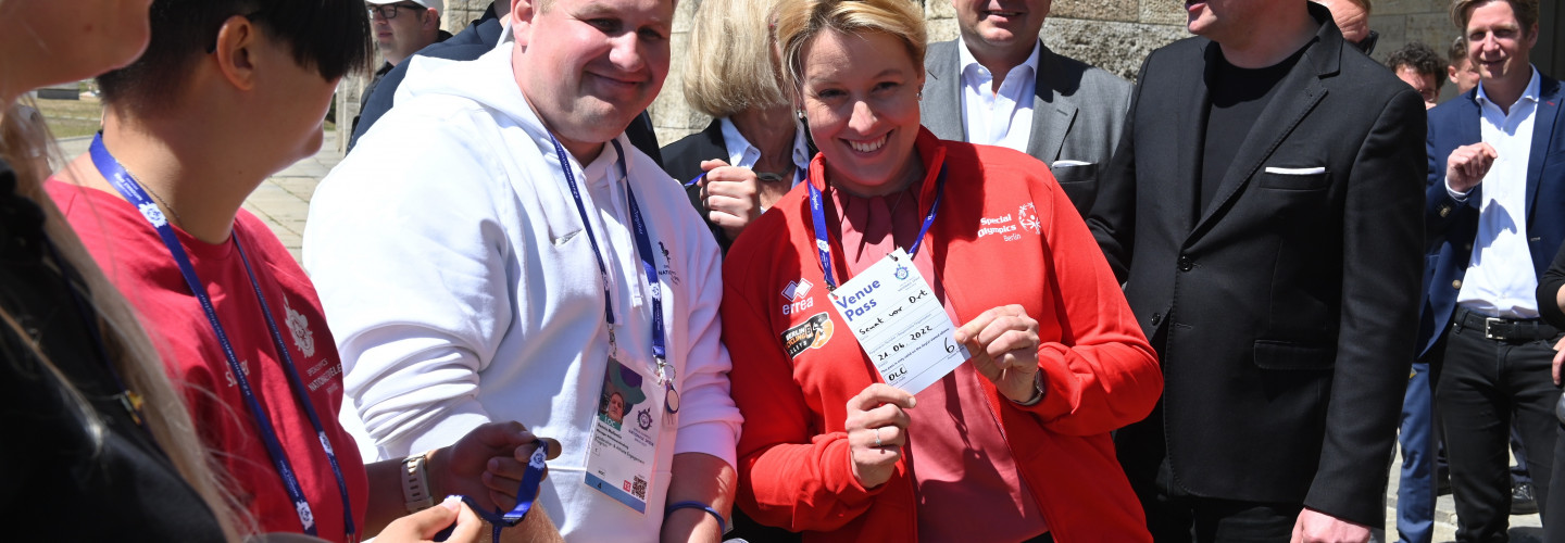 Gesundheitsprogramm Healthy Athletes Untersuchungen beim Rundgang mit Jürgen Dusel, Beauftragter der Bundesregierung für die Belange von Menschen mit Behinderung