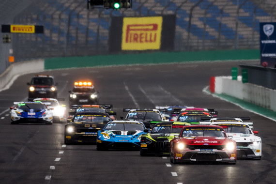 Der Start in das zweite Rennen auf dem Dekra Lausitzring
