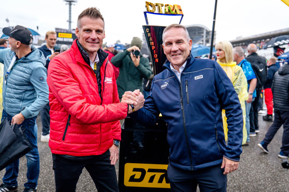 Stephan Stöcker (Head of Development und Motorsport Eibach) und ADAC Motorsportchef Thomas Voss (lr)