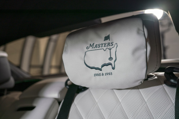 Mercedes-Benz ehrt Golf-Ikone Bernhard Langer mit individualisierter S-Klasse