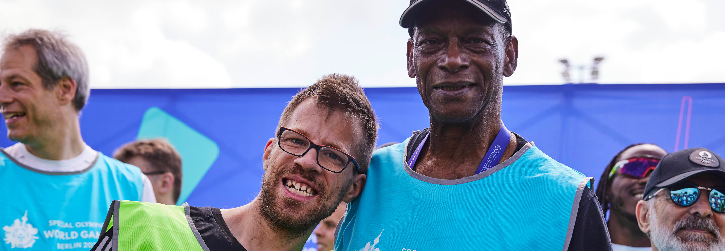 Unified Experience bei der Leichtathletik Mixed Staffel, von links: SO Deutschland Athlet
Steffen Rammert und Bob Beamon