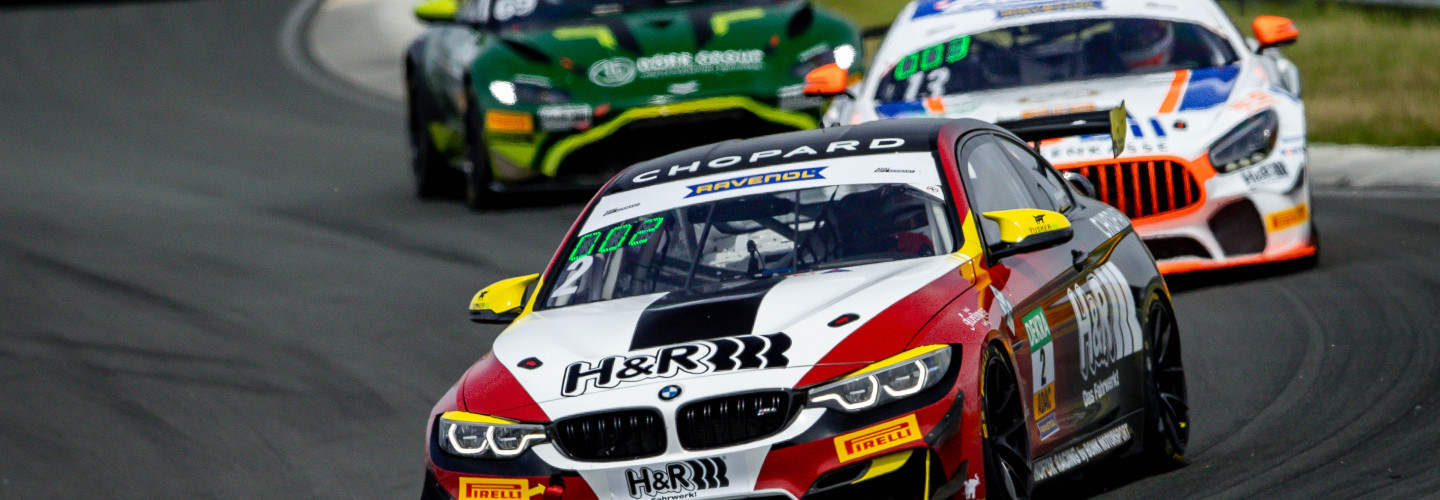 Der BMW M4 GT4 vor den Titelkonkurrenten