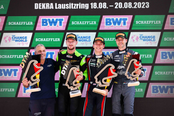 Das Podium vom neunten Saisonrennen auf dem DEKRA Lausitzring