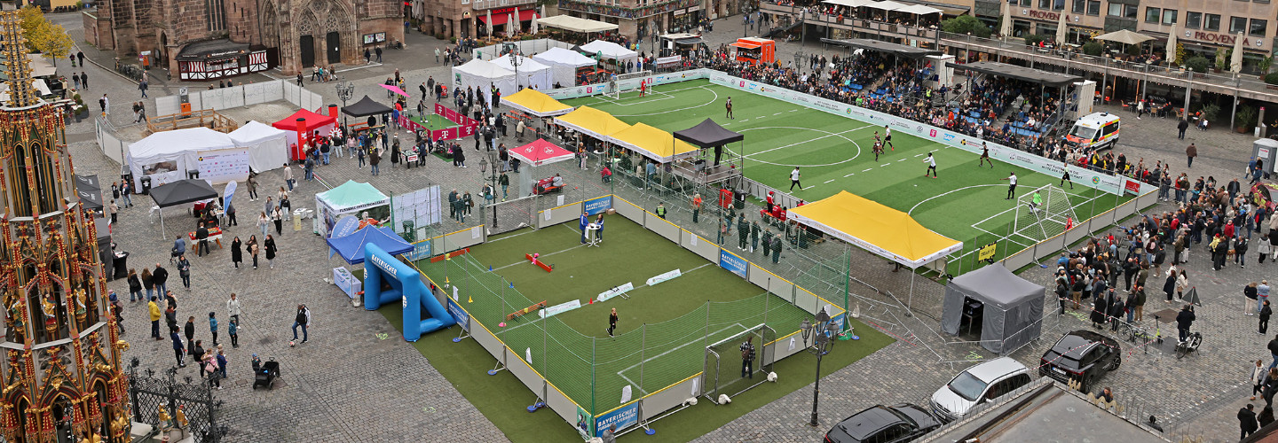 Der Hauptmarkt in Nürnberg wird zur Bühne der Vielfalt