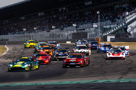 Der Start ins zweite ADAC GT Masters-Rennen auf dem Nürburgring