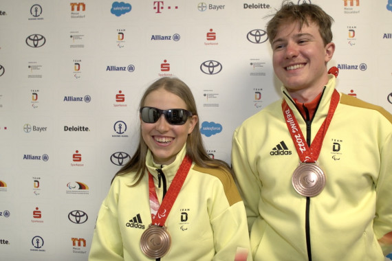 Interview mit Linn Kazmaier und ihrem Guide Florian Baumann nach Bronzemedaille im Langlauf-Sprint