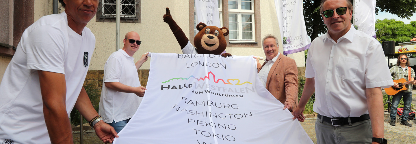 El Aynaoui, Younes+Wortmann, Sven+Reimers, Axel+Weber, Ralf (TERRA WORTMANN OPEN).jpg