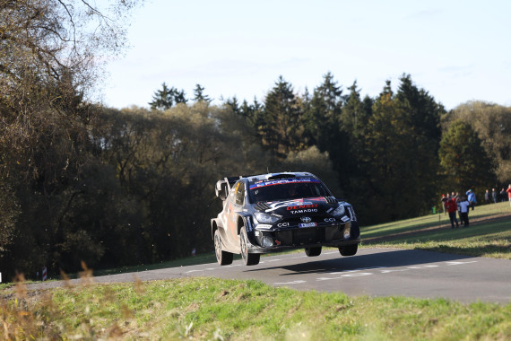 Kalle Rovanperä (Toyota GR Yaris Rally1) hat am Samstag die Führung bei der Central European Rally übernommen
