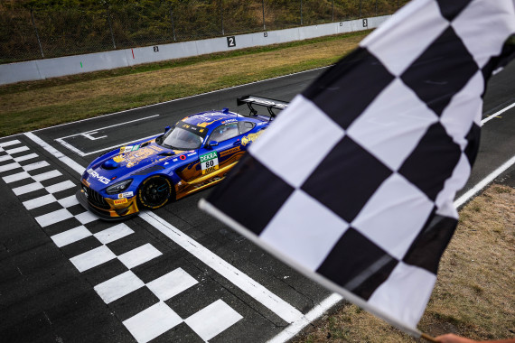 Maro Engel erbt den Sieg beim zehnten DTM-Lauf in der Motorsport Arena Oschersleben