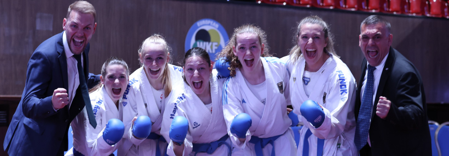Das Kumite-Damen-Team mit Bundestrainer Noah Bitsch, Shara Hubrich, Mia Bitsch, Madeleine Schröter, Hannah Riedel, Johanna Kneer und Nachwuchs-Bundestrainer Swen Sattler (von links)