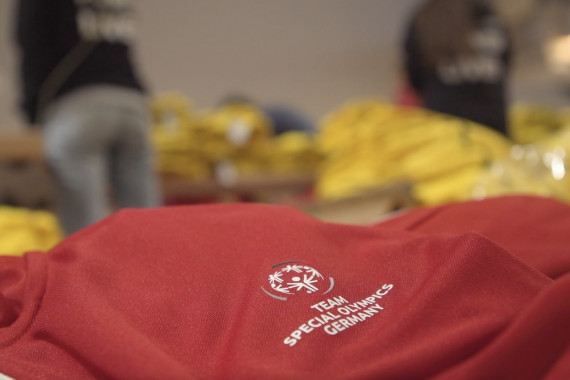 Schnittbilder von der Einkleidung in Berlin