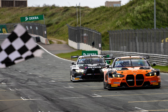 Herzschlagfinale zwischen den beiden BMW von FK Performance Motorsport