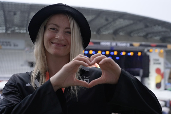 Schnittbilder vom Public Viewing der Eröffnungsfeier im Deutschen Haus.