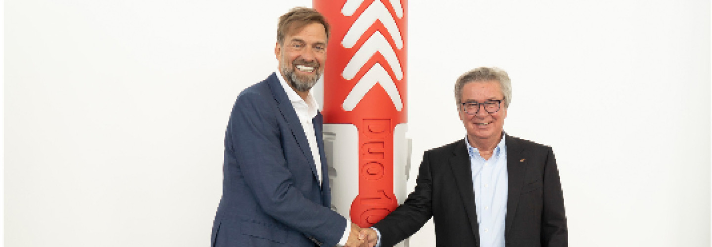 Coach Jürgen Klopp, the new fischer brand ambassador, and company owner Prof Klaus Fischer.