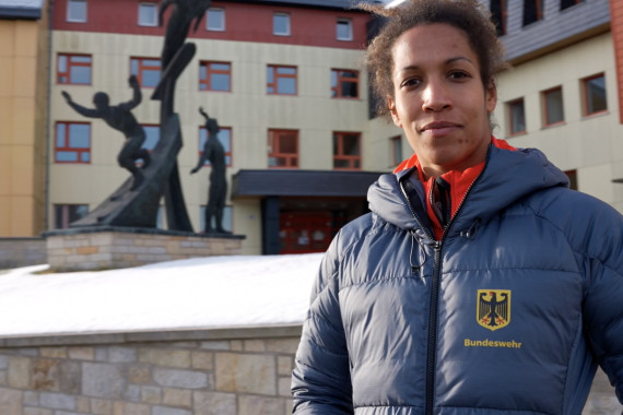 Sportsoldatin im Eiskanal: Jamanka will in Peking nächste Medaille gewinnen