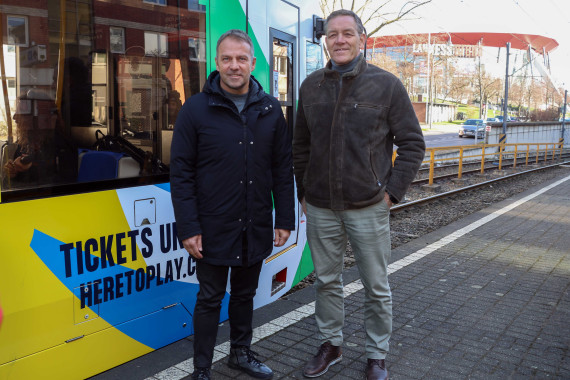 Neue KVB-Bahn enthüllt - Präsentation an RheinEnergieSTADION und der LANXESS arena