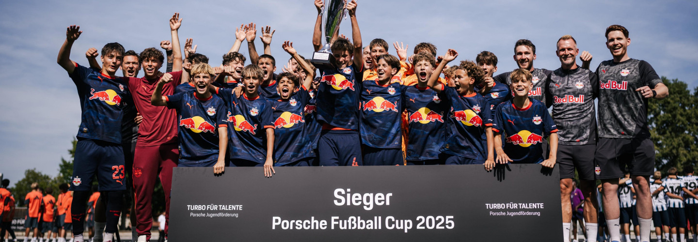 Porsche Fußball Cup 2025: Sieger Red Bull Fußball Akademie Salzburg