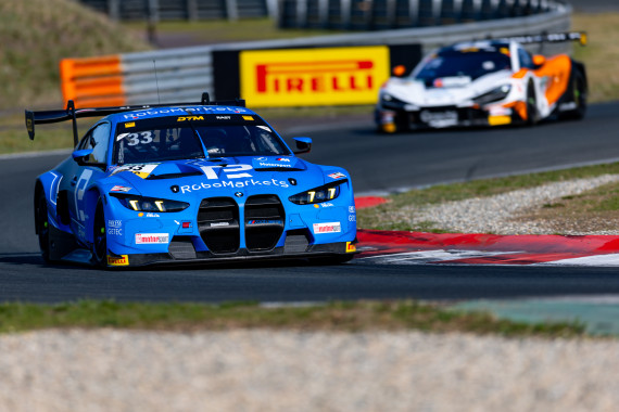 Dreifach-Champion René Rast greift in einem neuen BMW M4 GT3 Evo an