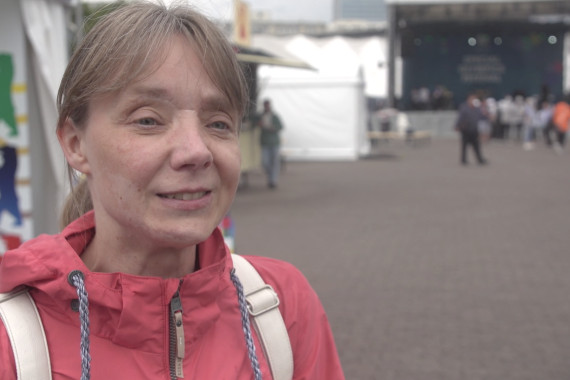 Voxpops vom Festival am Neptunbrunnen rund um die Special Olympics World Games in Berlin, u.a. mit Aussagen zur Bedeutung der Weltspiele.
