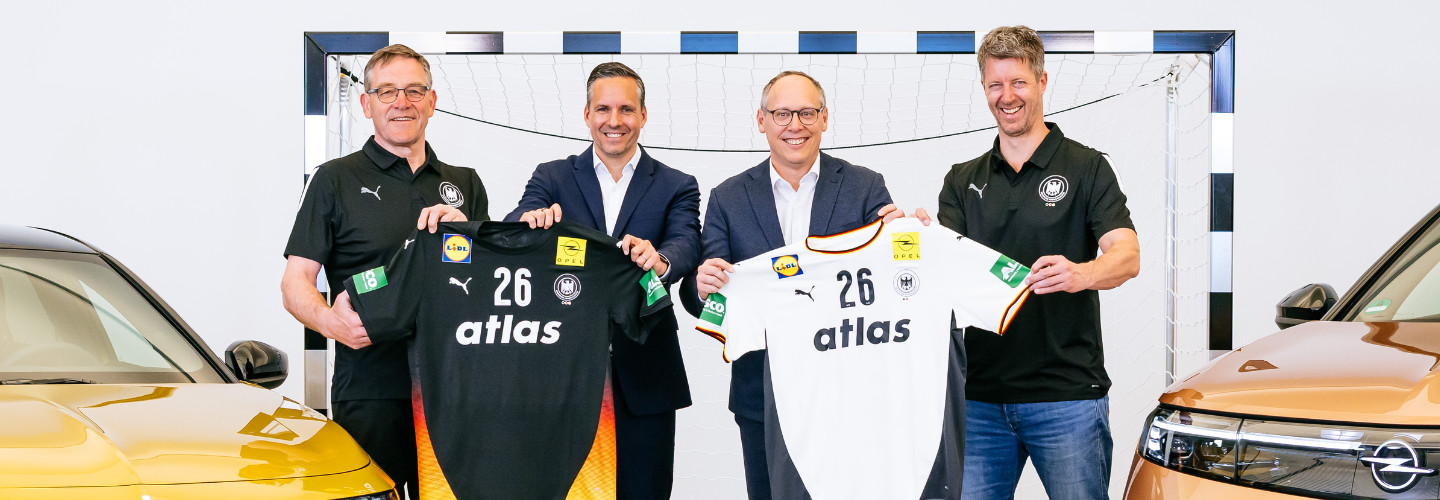 v.l.n.r. Alfed Gislason (Männer-Bundestrainer), Patrick Dinger (Opel Deutschland-Chef), Mark Schober (DHB-Vorstandsvorsitzender) und Markus Gaugisch (Frauen-Bundestrainer)