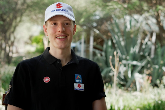 Im Interview spricht Simon Henseleit u.a. über das Trainingslager in Namibia und die Vorbereitungen auf die anstehenden Wettkämpfe.