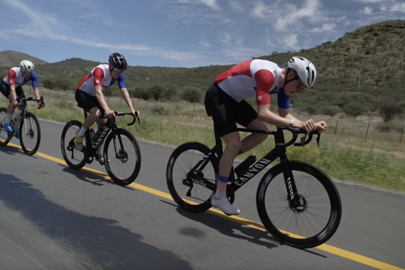 Schnittbilder vom Radtraining der Triathleten.