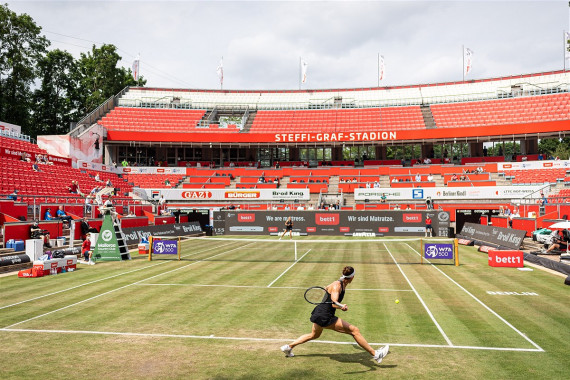 Tennis Action im Steffi-Graf-St