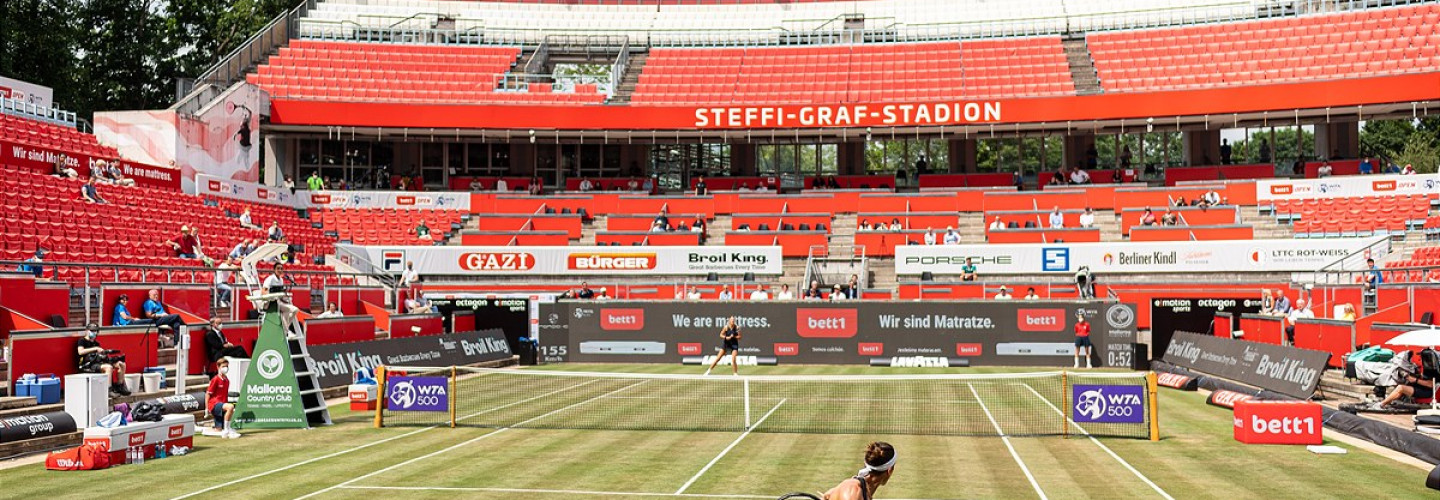 Tennis Action im Steffi-Graf-St