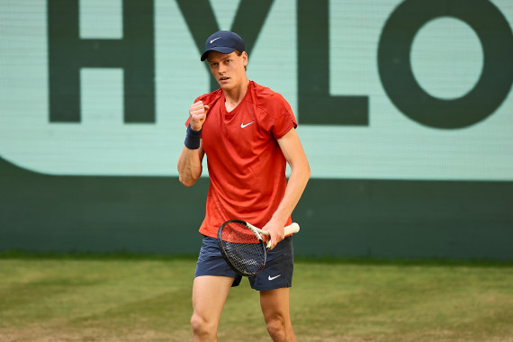 Jannik Sinner erreicht in seinem ersten Turnier als Nummer eins der Welt das Endspiel