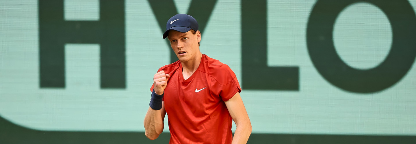 Jannik Sinner erreicht in seinem ersten Turnier als Nummer eins der Welt das Endspiel